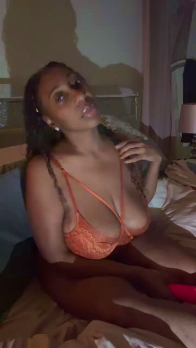 Madam_Glam's Profile